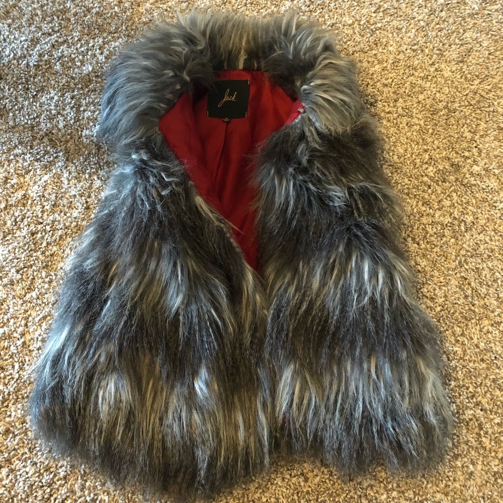 Faux fur vest with collar